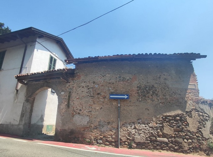 Il rustico pericolante e degradato è da abbattere entro 30 giorni
