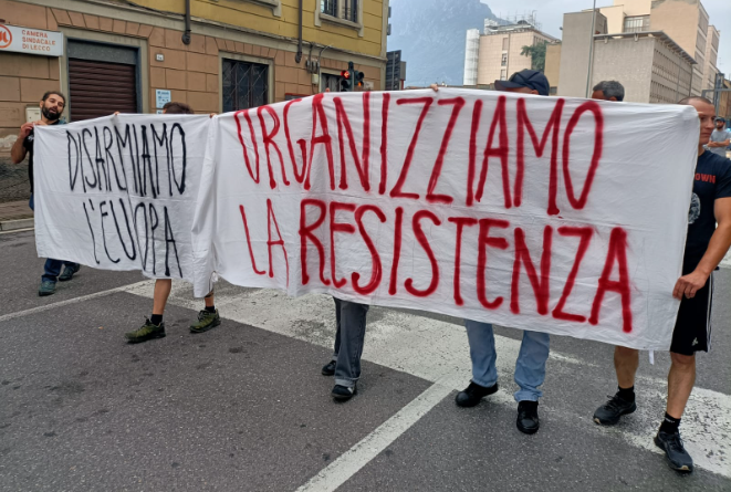 Per Lecco sfila il corteo antimilitarista e antifascista in occasione del 2 giugno