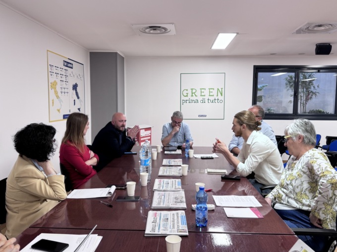 Una tavola rotonda in redazione per i quattro referendum sul lavoro