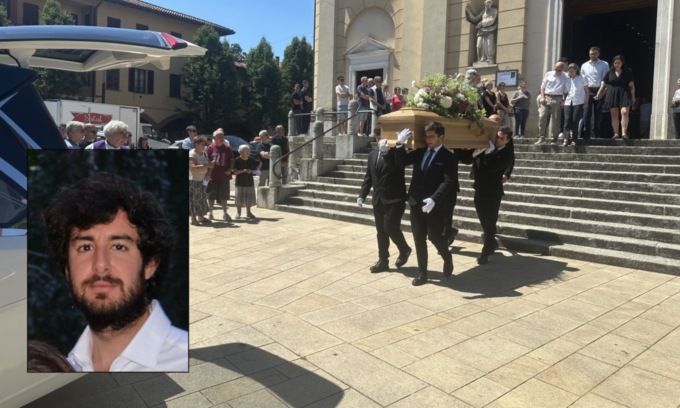 L’ultimo saluto a Luca Mauri, stroncato da un malore: “Ci mancherà la tua luce”