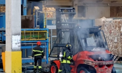 Colonna di fumo dalla cartiera: intervento dei Vigili del fuoco