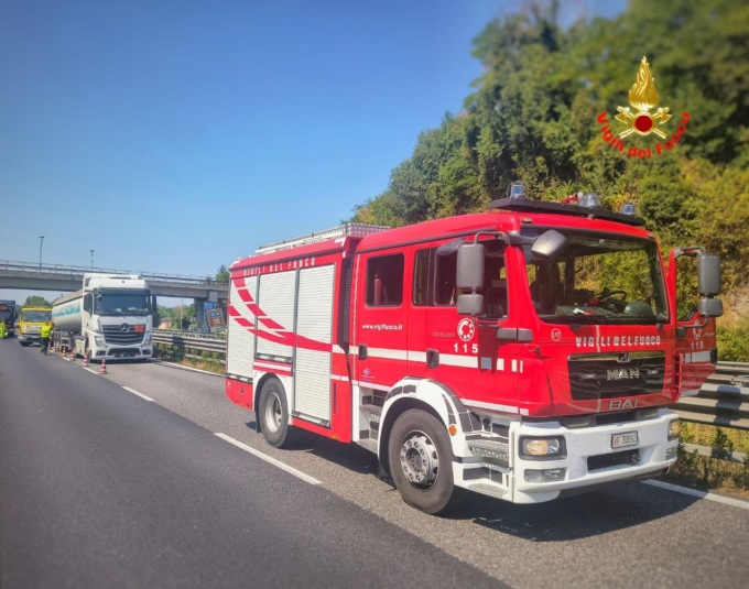 Incidente in Ss36 con tir che trasporta gas, traffico in tilt