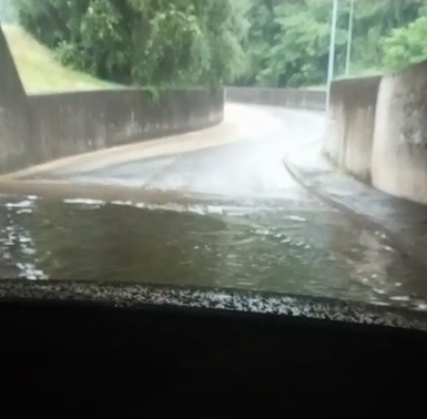 Maltempo, diversi allagamenti sulle strade del Meratese
