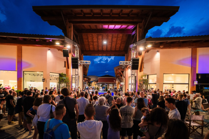 Sotto il cielo di luglio, il Franciacorta Village canta l’estate