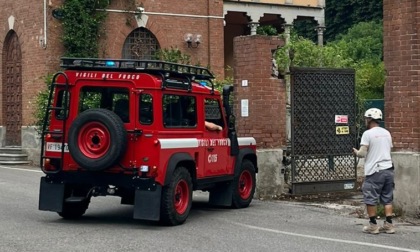 Grave caduta mentre lavora, ferito un operaio