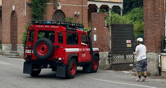 Grave caduta mentre lavora, ferito un operaio