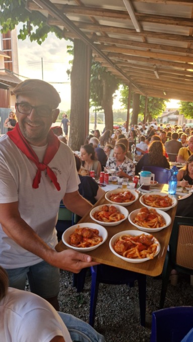 Da sud a nord: trionfo di sapori, musica e convivialità per la serata calabrese
