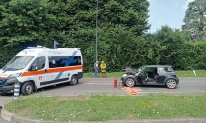 Terribile frontale tra un’auto e un camion, due feriti gravi