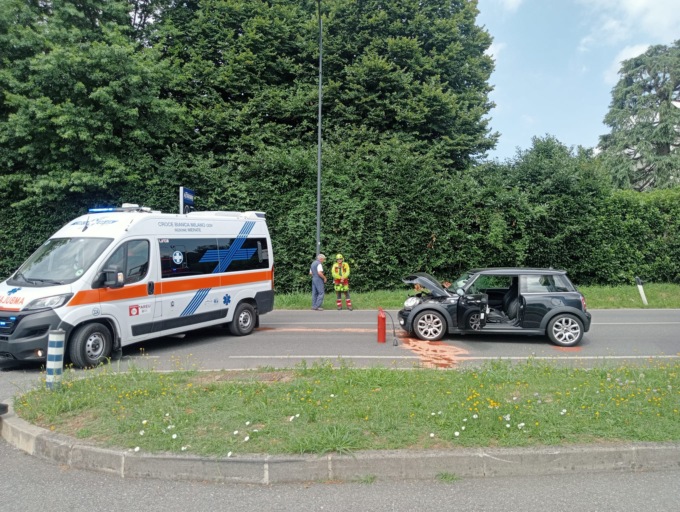 Terribile frontale tra un’auto e un camion, due feriti gravi