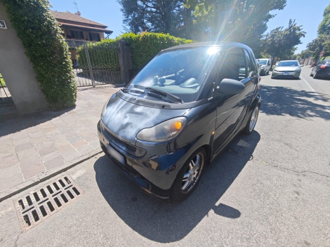 L’auto del sindaco vandalizzata fuori da casa sua