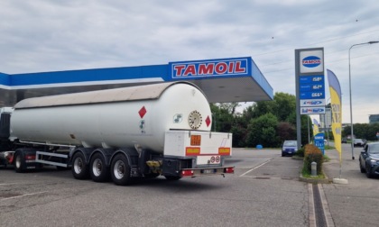 Accusa un malore mentre aspetta il suo turno all’autolavaggio, muore in ospedale