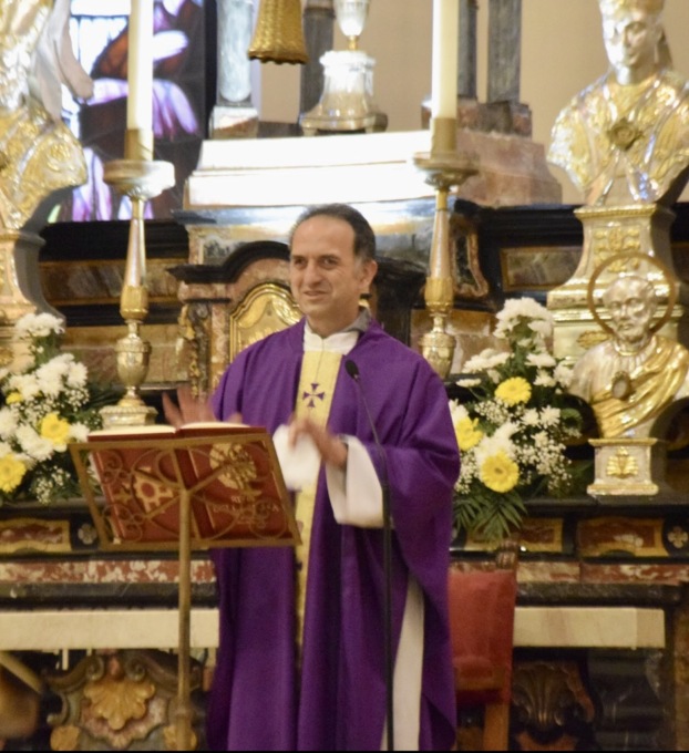 Il decano di Merate don Fabio Biancaniello: “Per prevenire la violenza insegniamo ad amare”