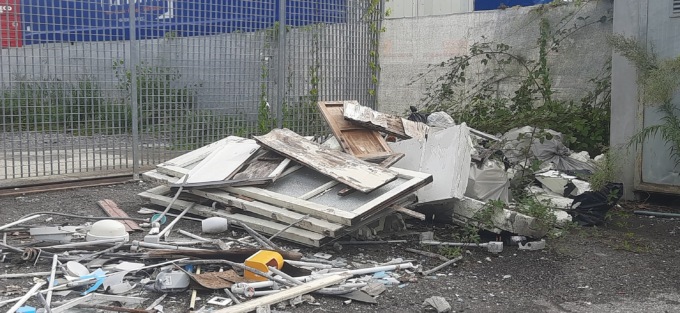 Un’altra discarica a cielo aperto: la denuncia di Plastic Free