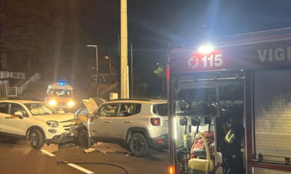 Terribile scontro frontale tra due auto, arriva l’elisoccorso: cinque i feriti