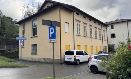 Blitz della Polizia locale nell’ex Asl: trovato un senzatetto che dormiva