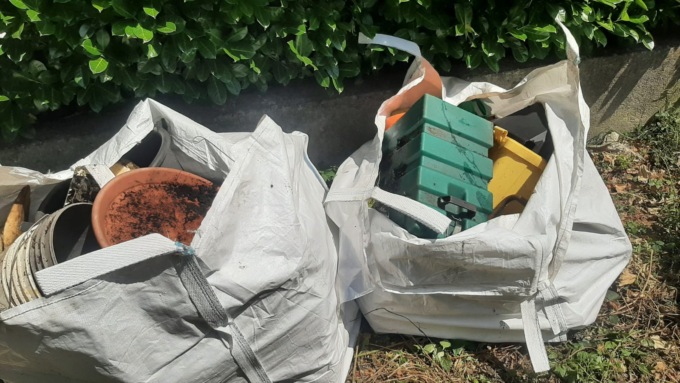 Ripulita la discarica a cielo aperto di via Como