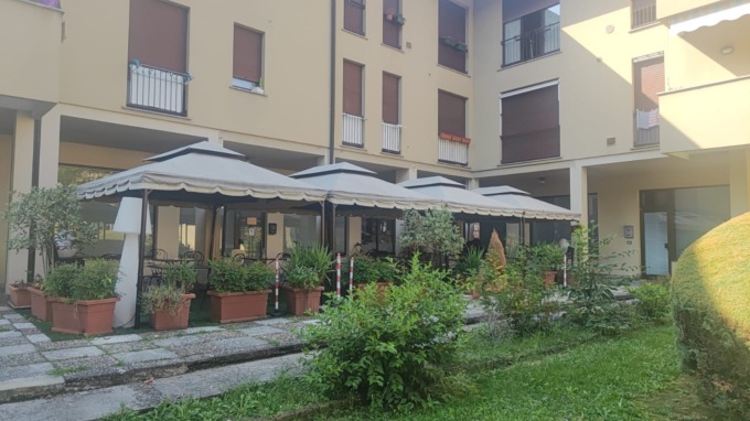 Perde i sensi nel bagno del bar, donna soccorsa dai Vigili del fuoco