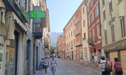 Cielo azzurro e brezza “laghee”: il Ferragosto dei lecchesi in città