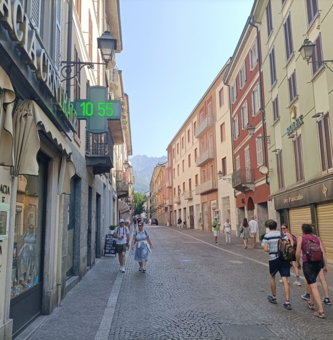 Cielo azzurro e brezza “laghee”: il Ferragosto dei lecchesi in città