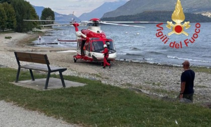 Papà disperso nel lago per salvare i figli, le ricerche si concentrano sul fondale