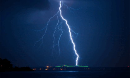 Colpito da un fulmine sulla spiaggia: meratese gravissimo in ospedale
