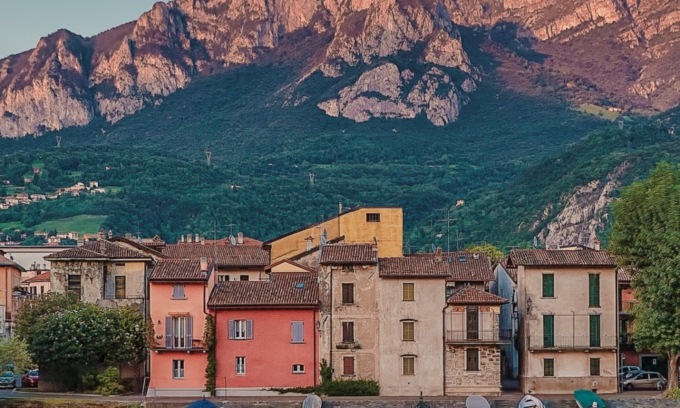 Turismo, boom nel Lecchese: oltre 6.100 posti letto tra montagne e laghi