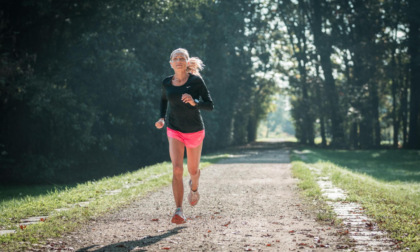 Dieci maratone in dieci giorni: la sfida di Ivana De Martino passerà anche dall’Isola Bergamasca