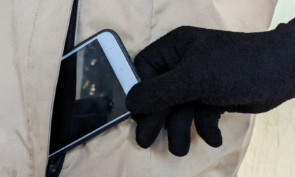 Ipovedente derubato in strada dello smartphone: conteneva tantissimi ricordi