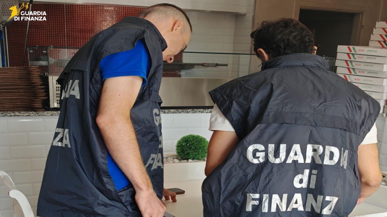 Controlli della Guardia di Finanza: scoperti 20 lavoratori in nero in Brianza