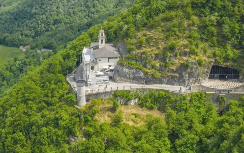 Fede in cammino: domani il pellegrinaggio notturno al Santuario della Cornabusa