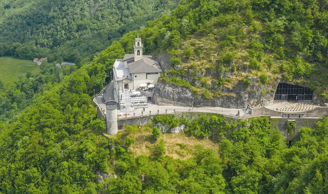 Fede in cammino: domani il pellegrinaggio notturno al Santuario della Cornabusa