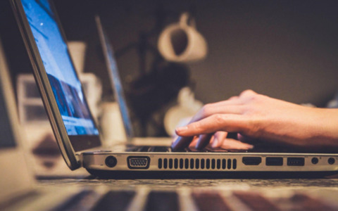 Telefono Donna Merate contro i siti e i documenti sessisti: “la rete non può essere terreno di violenza”