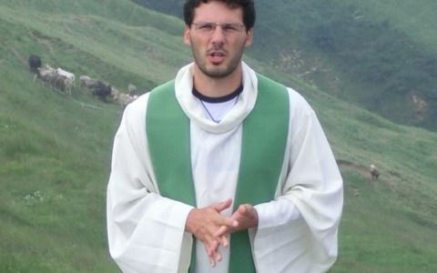 Fulmine a ciel sereno: don Matteo Marcassoli lascia Caprino