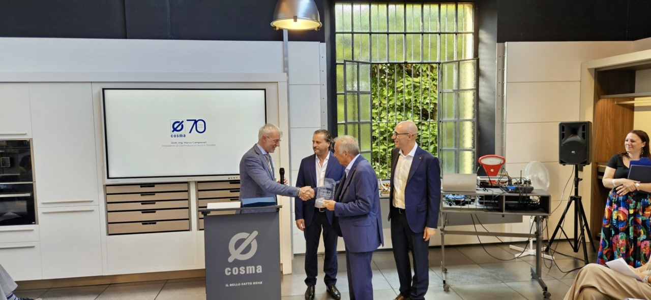 Cosma celebra i suoi primi 70 anni