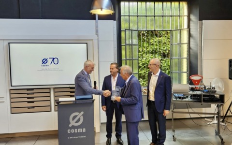 Cosma celebra i suoi primi 70 anni