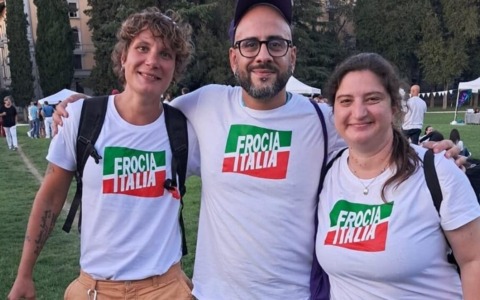 “Frocia Italia”: è bufera sulla t-shirt del Brianza Pride