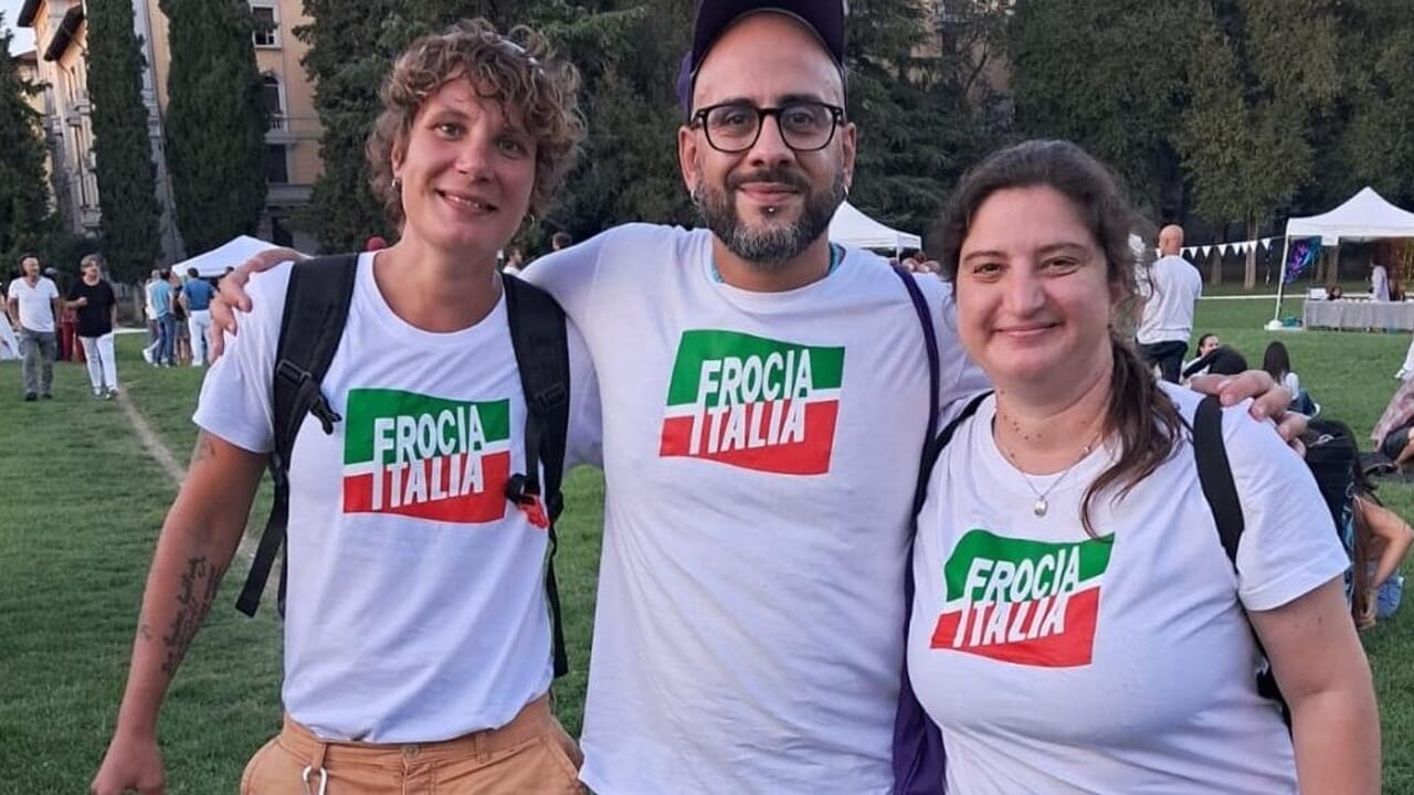 “Frocia Italia”: è bufera sulla t-shirt del Brianza Pride