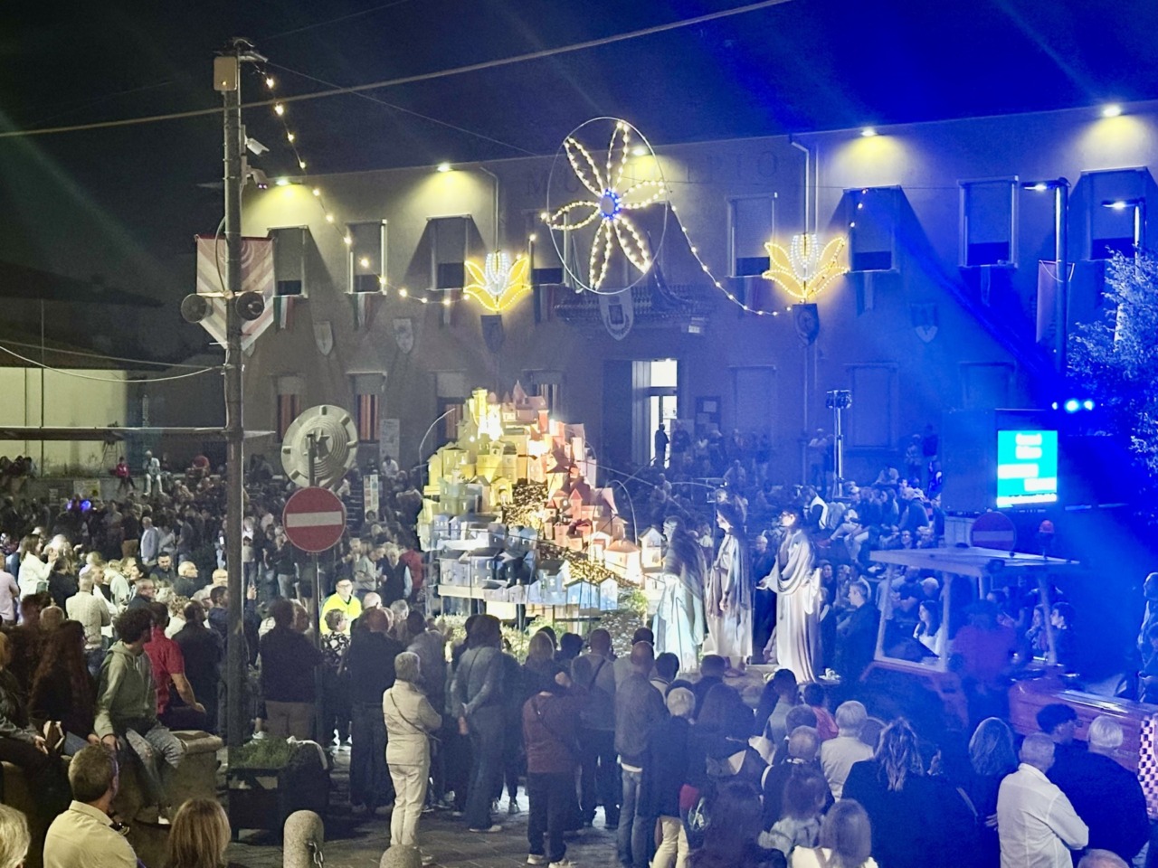 Accusa un malore improvviso durante il palio, rianimato dai soccorritori