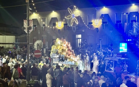 Accusa un malore improvviso durante il palio, rianimato dai soccorritori