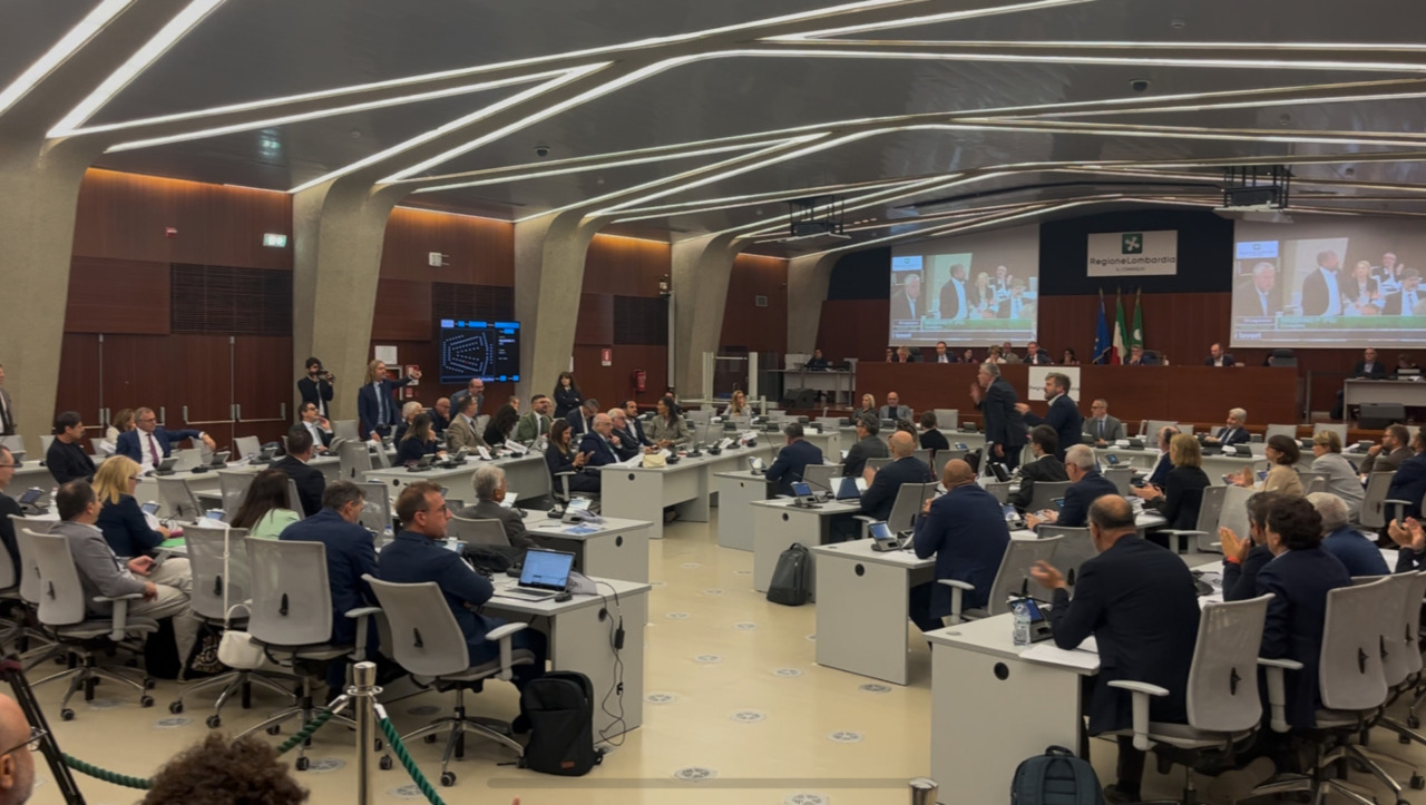 Bagarre in consiglio sulle manifestazioni a Milano