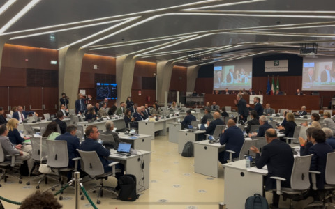 Bagarre in consiglio sulle manifestazioni a Milano