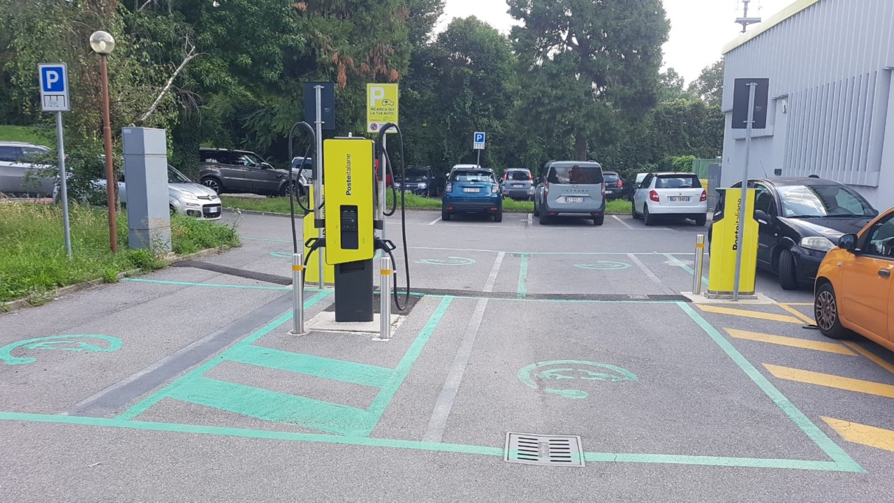 Con Polis, l’ufficio postale di Merate diventa anche “green”