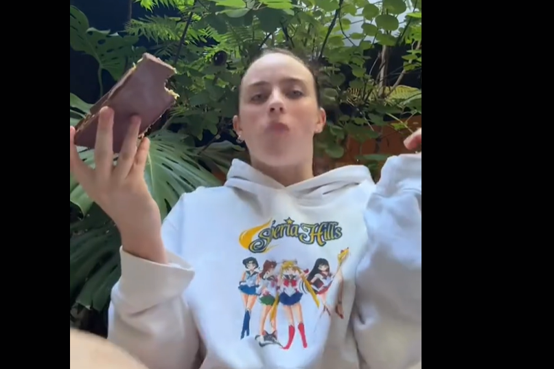 Billie Eilish stregata dai dolci Made in Brianza