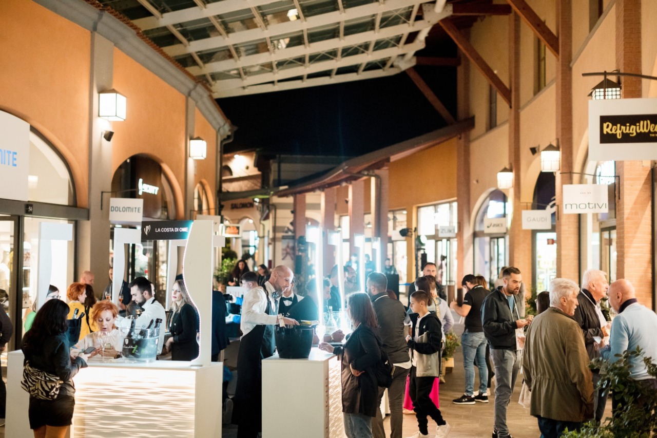 Una notte d’oro, nera e bianca: i percorsi tematici della Village Night