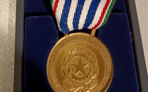 Lecco onora la memoria: 9 cittadini deportati nei lager nazisti ricevono la Medaglia d’Onore