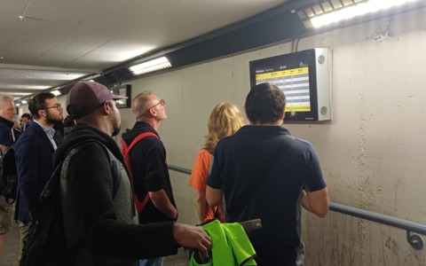 Mattinata da incubo sulla Lecco-Milano: guasto a Porta Garibaldi e treni in tilt