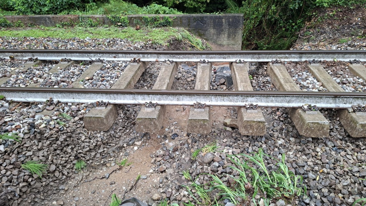 Maltempo: si apre una voragine in stazione