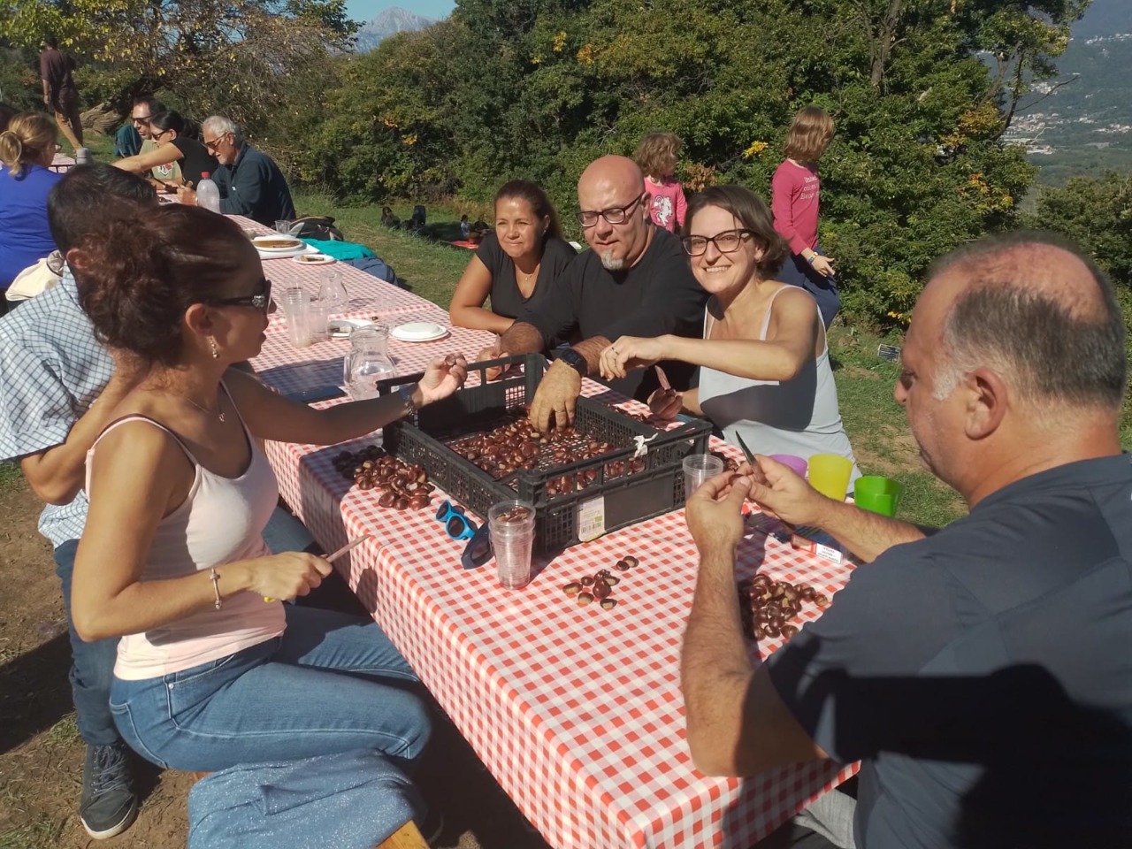 Voglia di castagne o caldarroste: a Cascina Rapello tante proposte per singoli o gruppi