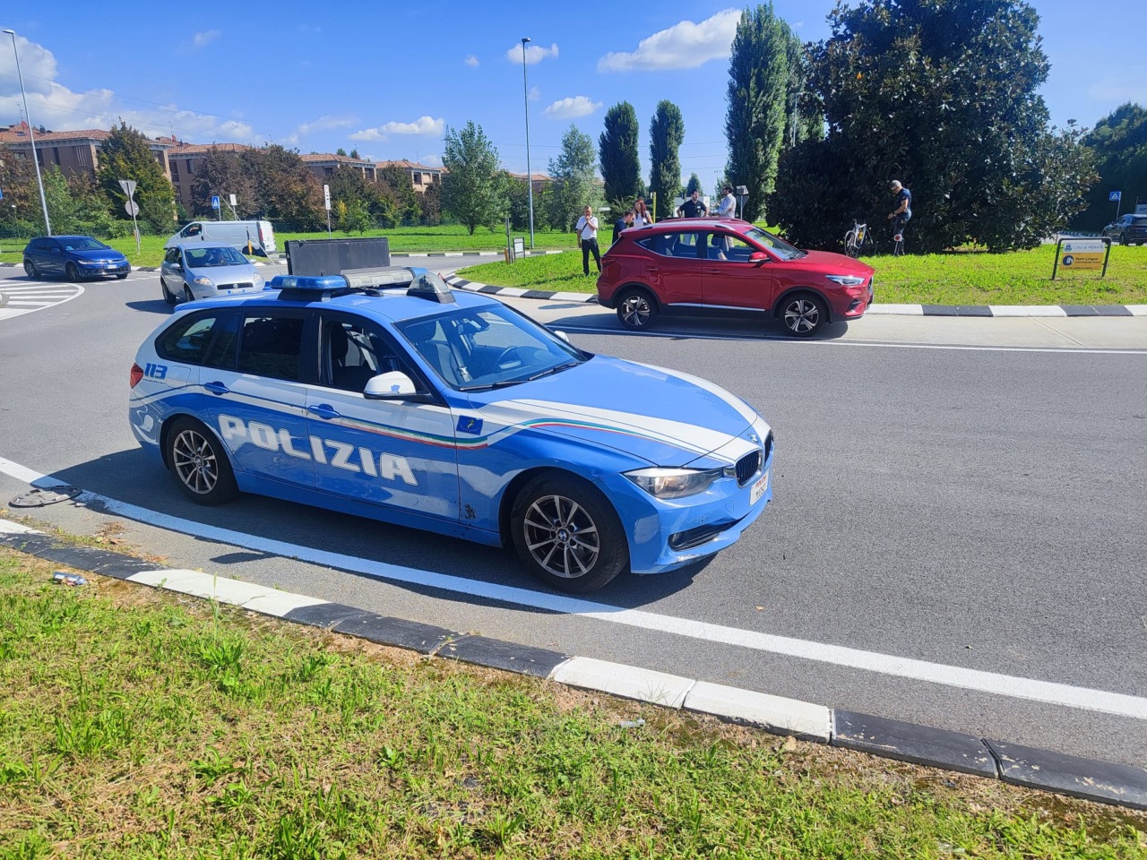 Ciclista investito sulla provinciale, traffico in tilt