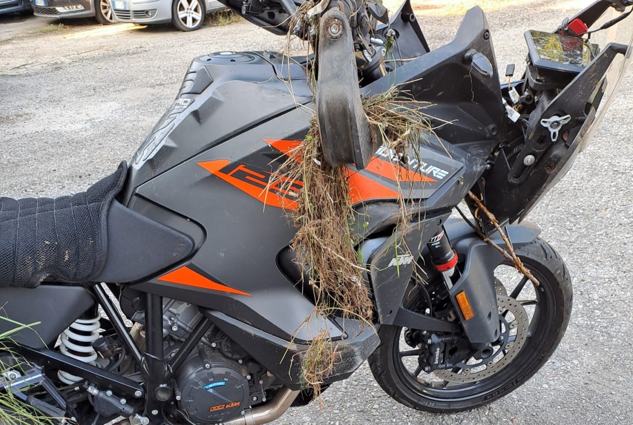 Cade dalla moto sulla provinciale, gravissimo un 45enne